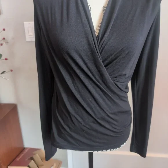White House Black Market Faux Wrap Top Black Sz S - Picture 3 of 9